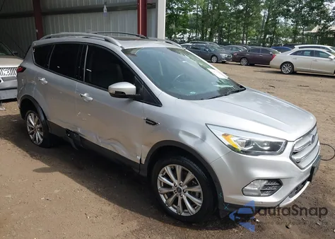 2017 Ford Escape Titanium z USA, uszkodzony, nr VIN 1FMCU9JDXHUD70895
